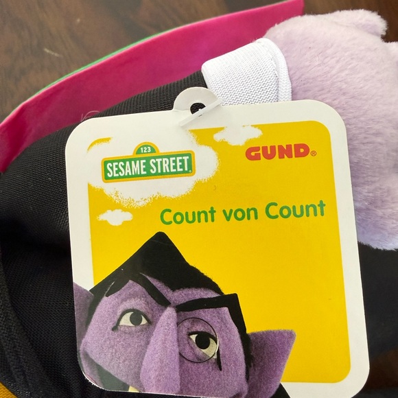 Gund Count von Count Plush with Black Cape - Picture 3 of 5